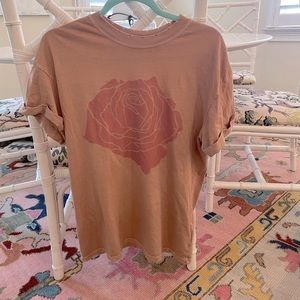 Girl Dangerous Rose Boyfriend Tee, size XS
Material is 100% cotton